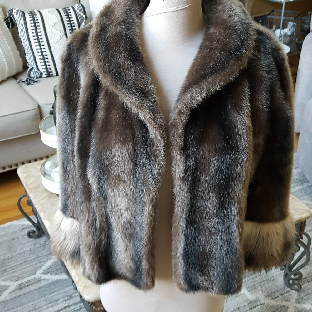 EXQUISITE Vintage REGINA GLENARA FAUX FUR CAPE